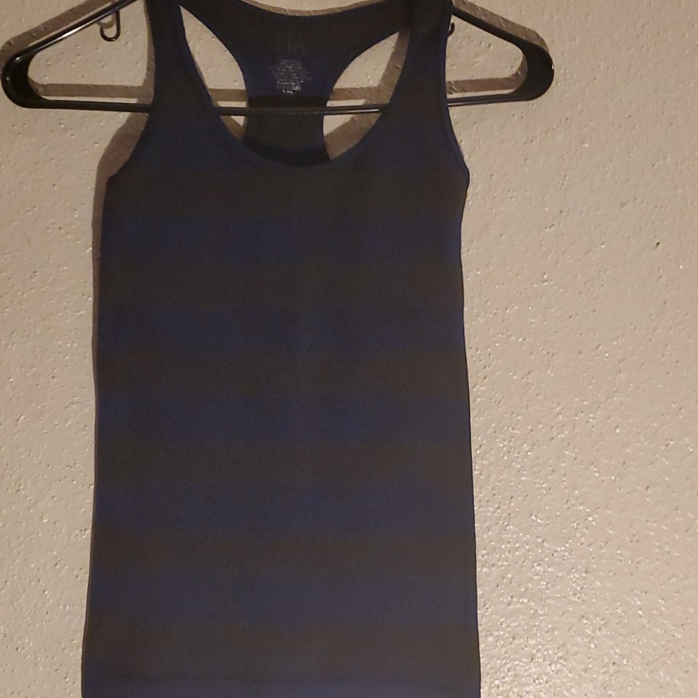 1 size fits all tank 4 for $20